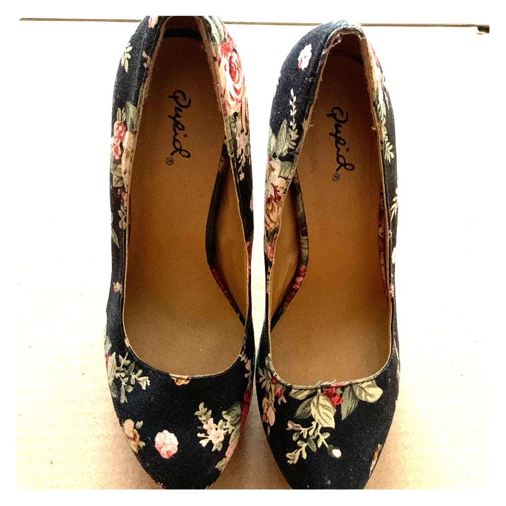 Black floral pumps by brand Qupid